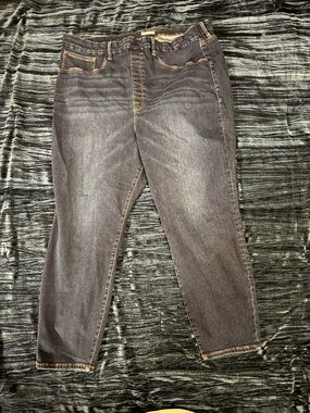 Good American Skinny Jeans in Dark Wash